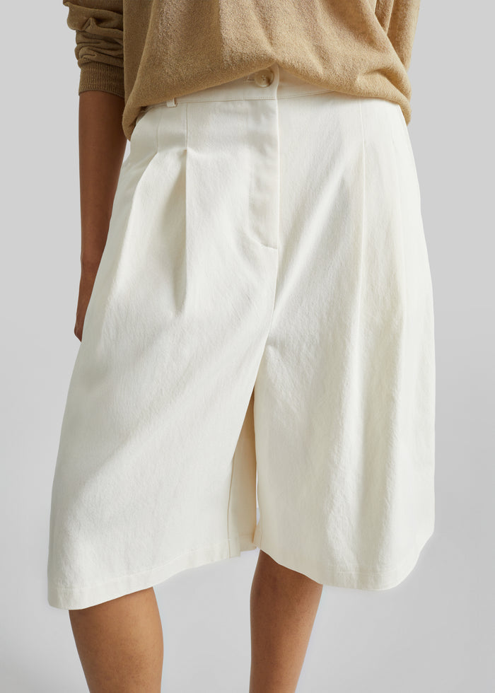 Altea Pleated Bermuda Shorts - Ivory