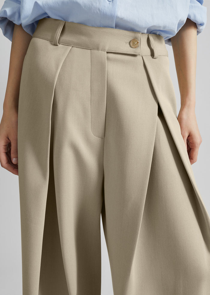 Avray Pleated Trousers - Beige