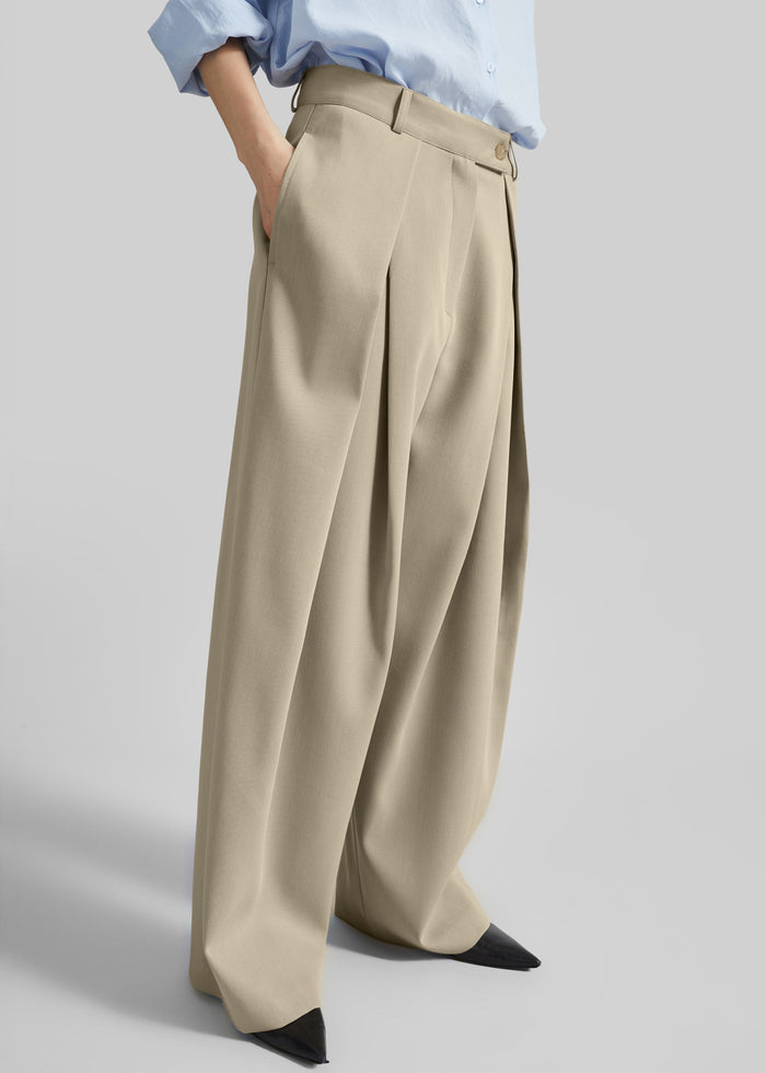 Avray Pleated Trousers - Beige
