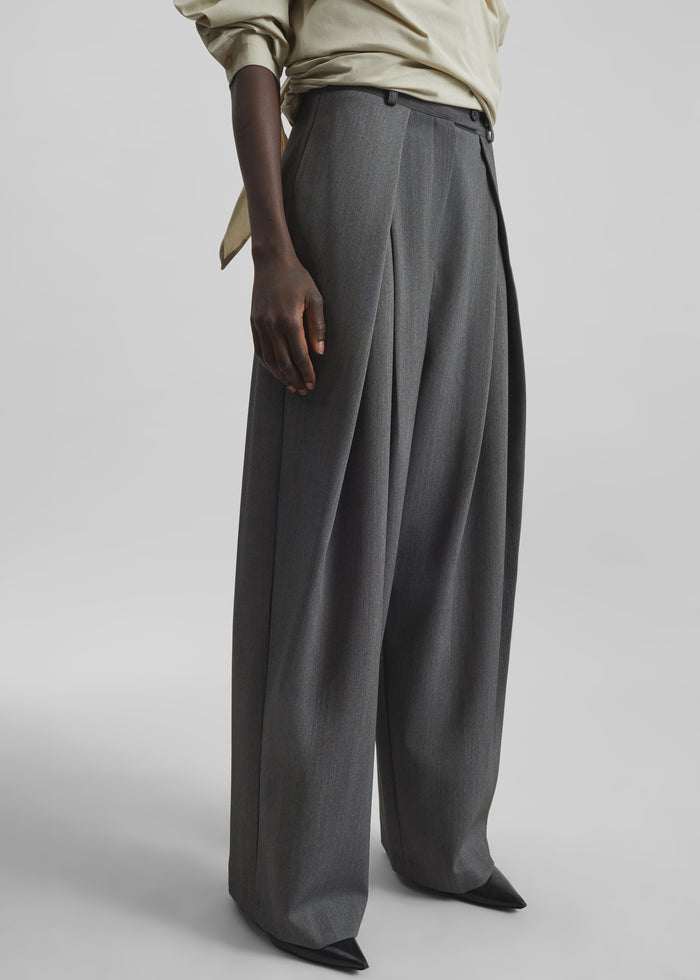 Avray Pleated Trousers - Grey