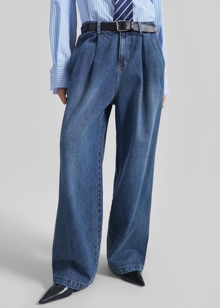 Buxton Pleated Wide Jeans - Medium Wash