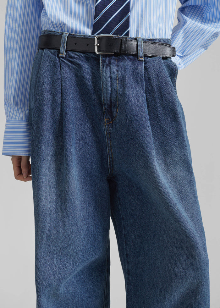 Buxton Pleated Wide Jeans - Medium Wash