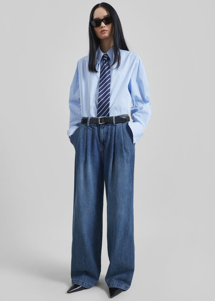 Buxton Pleated Wide Jeans - Medium Wash