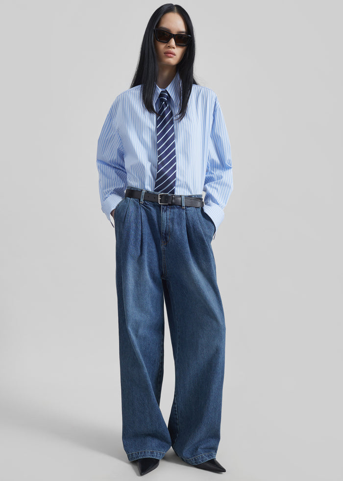 Buxton Pleated Wide Jeans - Medium Wash