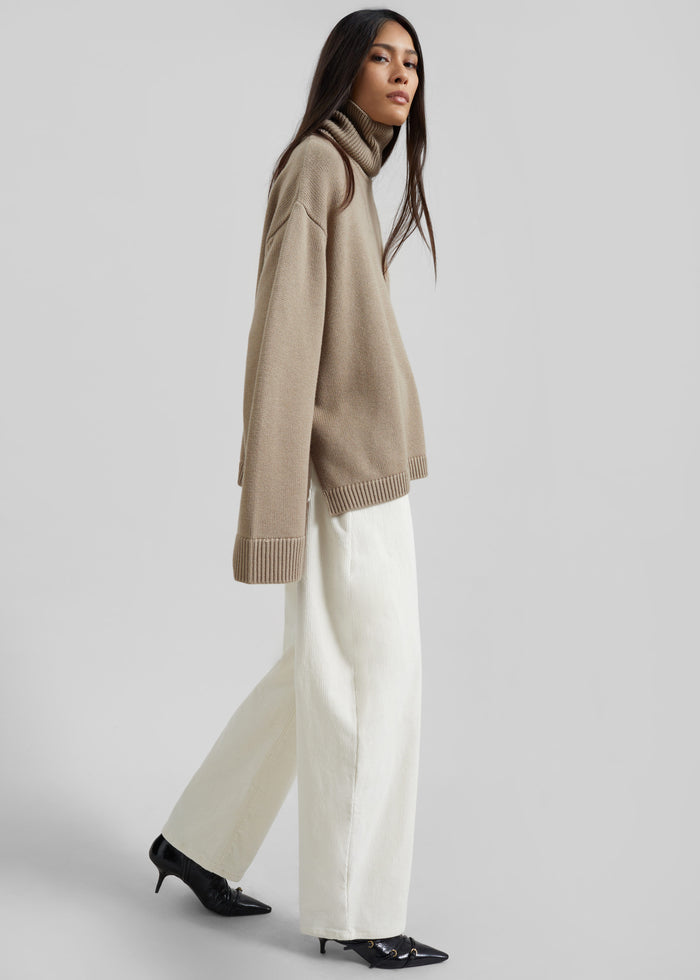Caistor Corduroy Barrel Leg Pants - Ivory