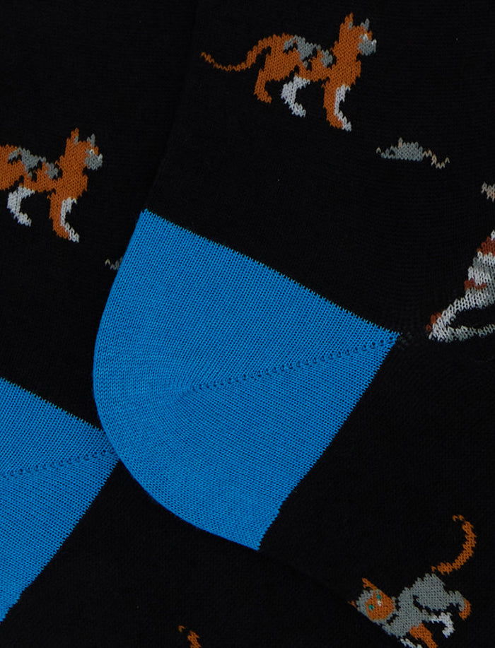Calze lunghe uomo cotone nero fantasia gatti con topini e gomitoli - Gallo 1927 - Official Online Shop