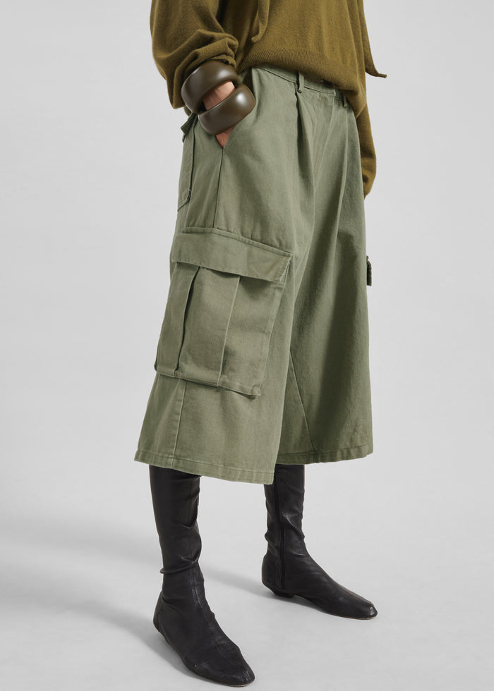 Dorva Cargo Bermuda Shorts - Pale Olive