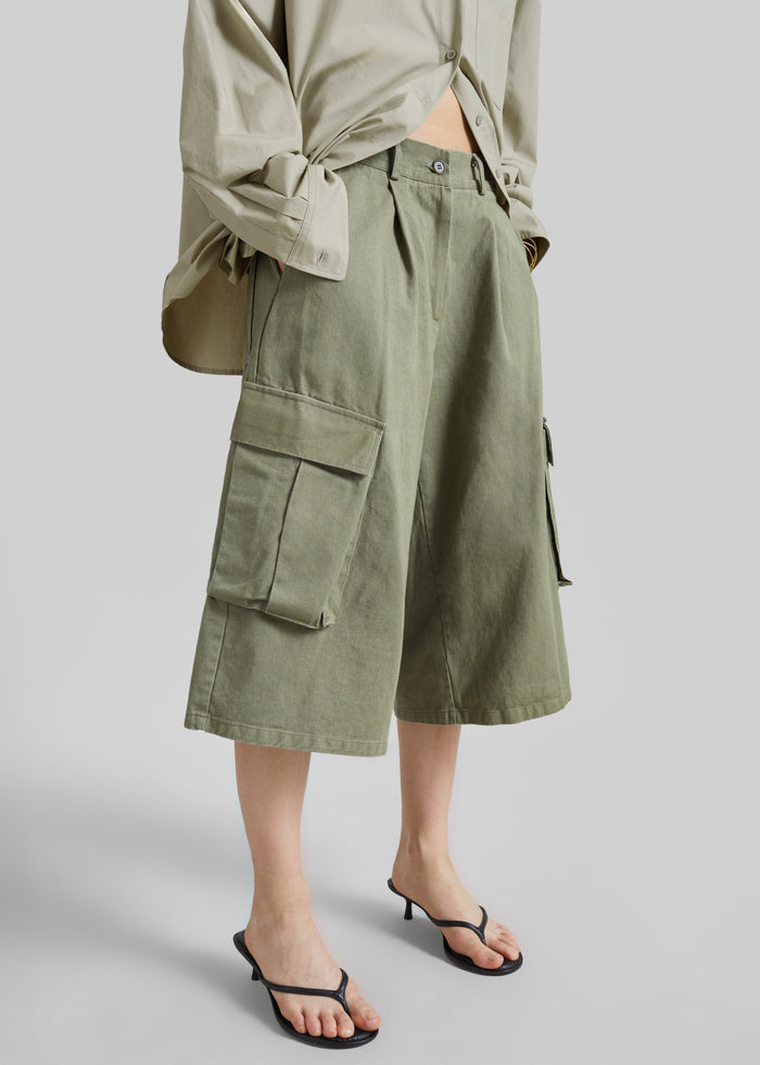 Dorva Cargo Bermuda Shorts - Pale Olive