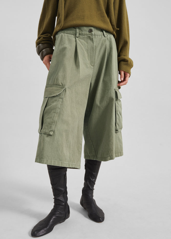 Dorva Cargo Bermuda Shorts - Pale Olive