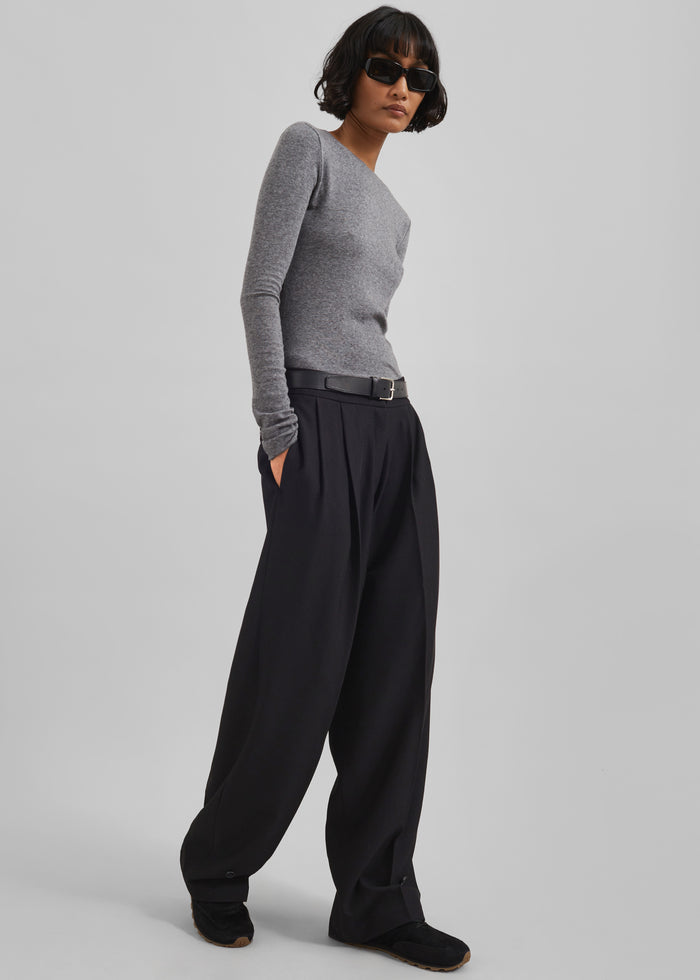 Doyer Pleated Trousers - Black