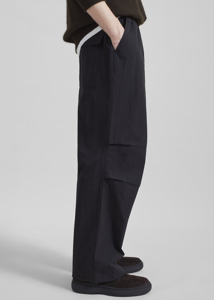 Dunmore Parachute Pants - Black