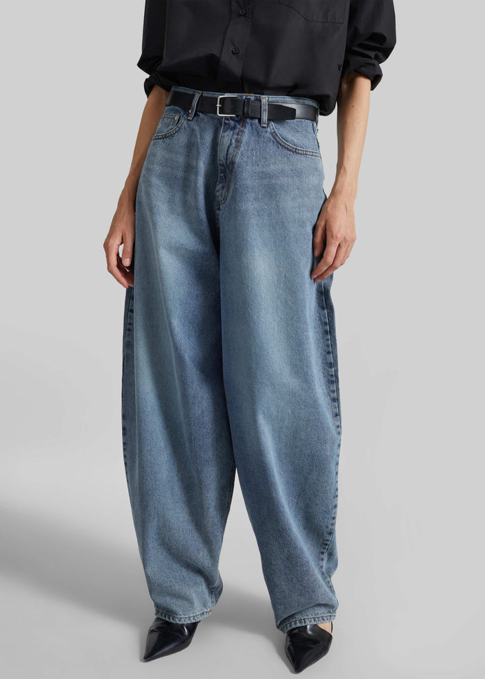 Elga Barrel Leg Jeans - Medium Wash