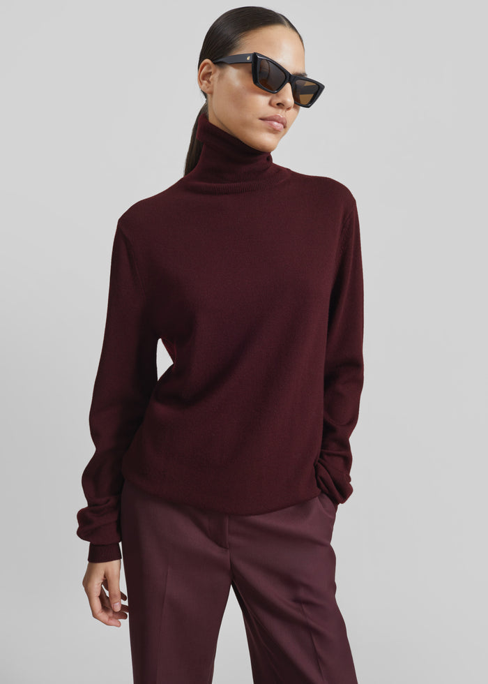 Eve Thin Turtleneck Sweater - Burgundy