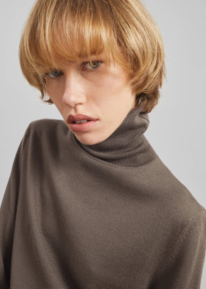 Eve Thin Turtleneck Sweater - Dark Taupe