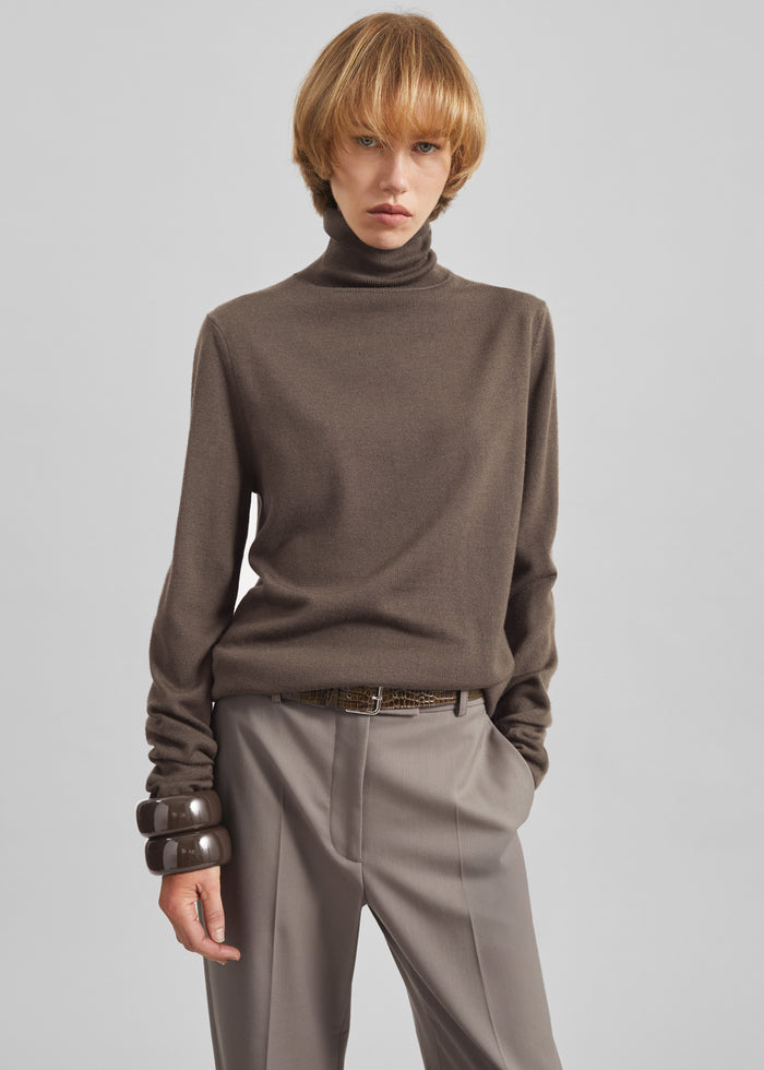 Eve Thin Turtleneck Sweater - Dark Taupe