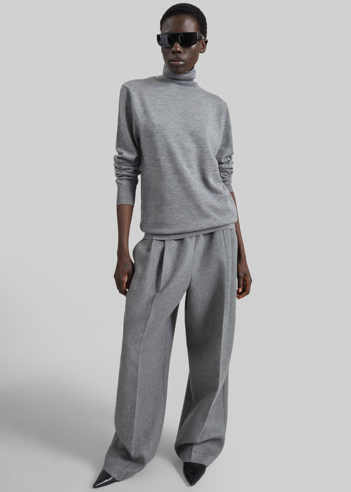 Eve Thin Turtleneck Sweater - Light Grey