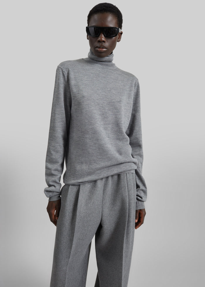 Eve Thin Turtleneck Sweater - Light Grey
