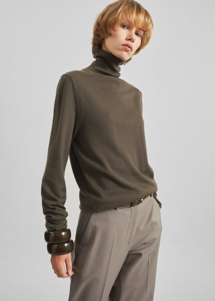 Eve Thin Turtleneck Sweater - Olive