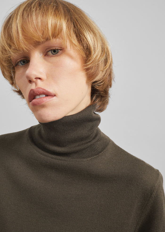 Eve Thin Turtleneck Sweater - Olive