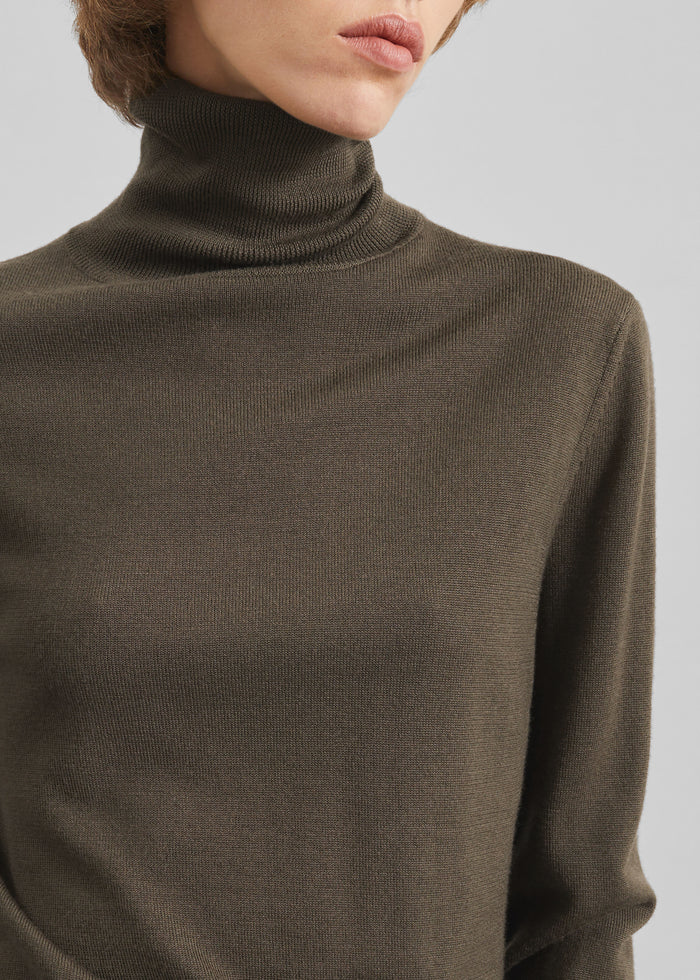 Eve Thin Turtleneck Sweater - Olive