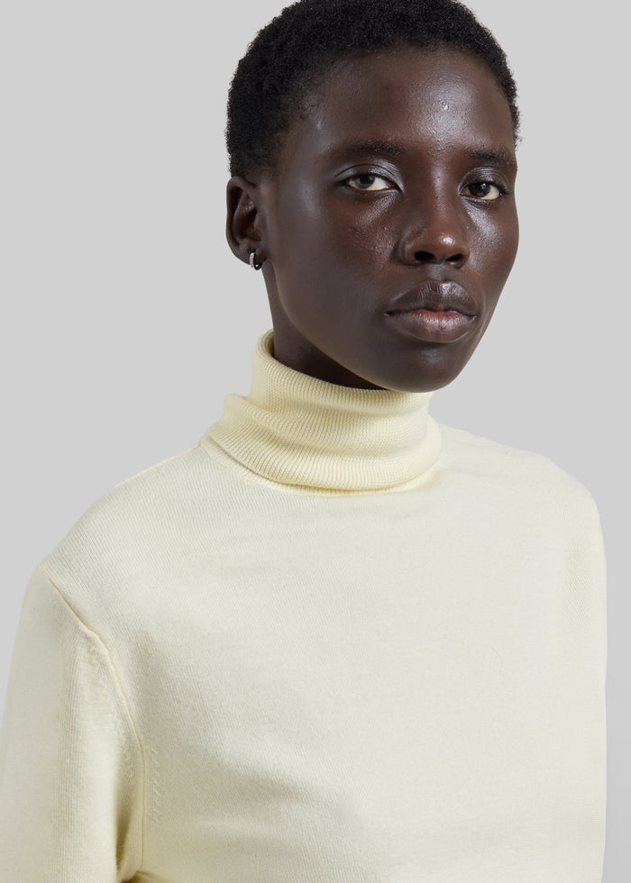 Eve Thin Turtleneck Sweater - Pale Yellow