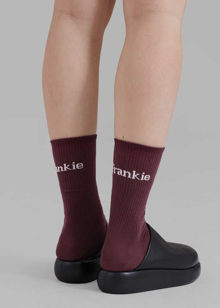 Frankie in English Ribbed Socks - Bordeaux