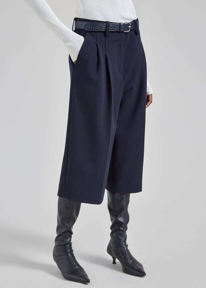 Gio Wool Pleated Bermuda Shorts - Navy