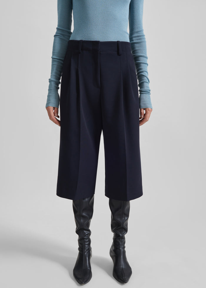 Gio Wool Pleated Bermuda Shorts - Navy