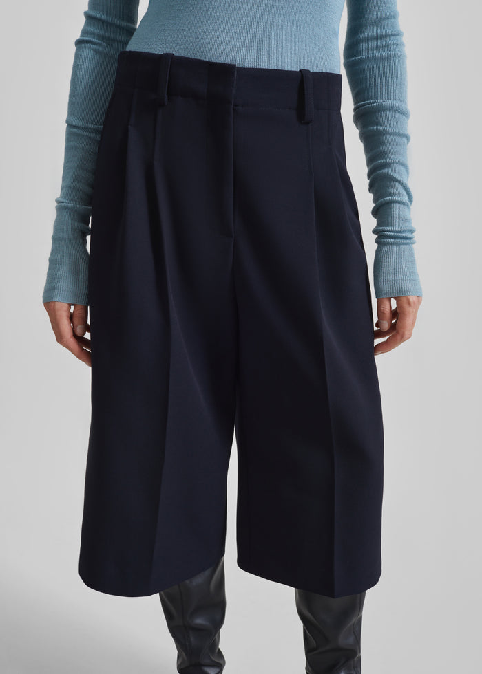 Gio Wool Pleated Bermuda Shorts - Navy