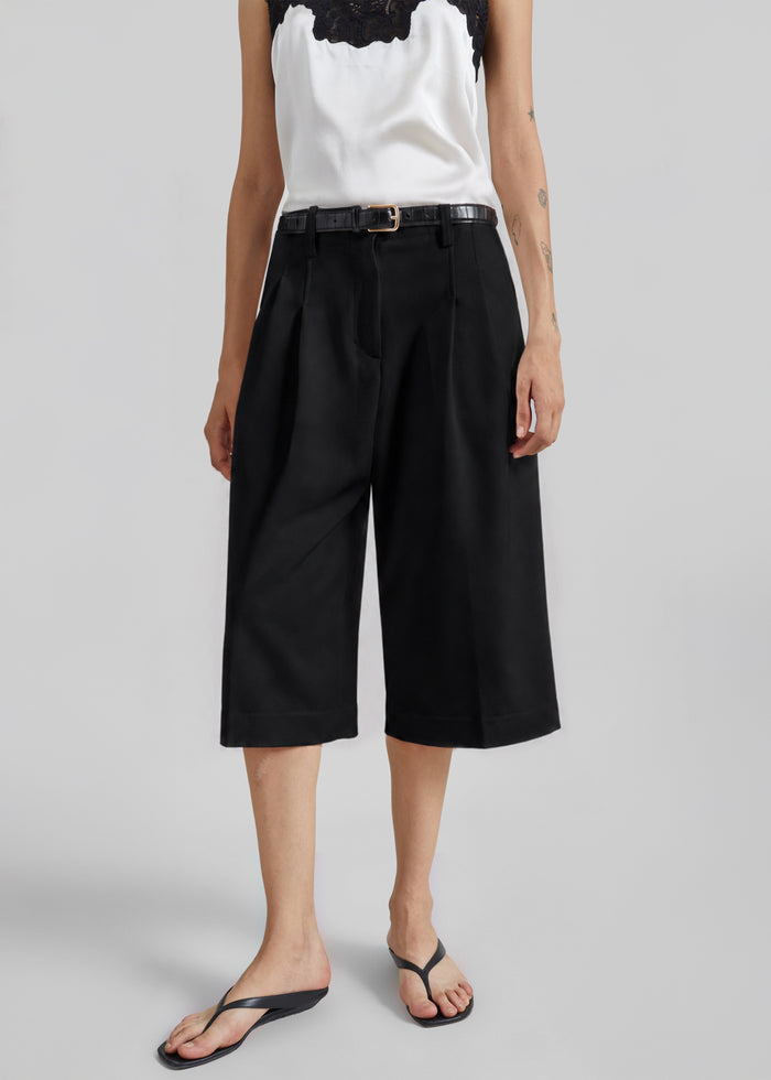 Jag Pleated Bermuda Shorts - Black