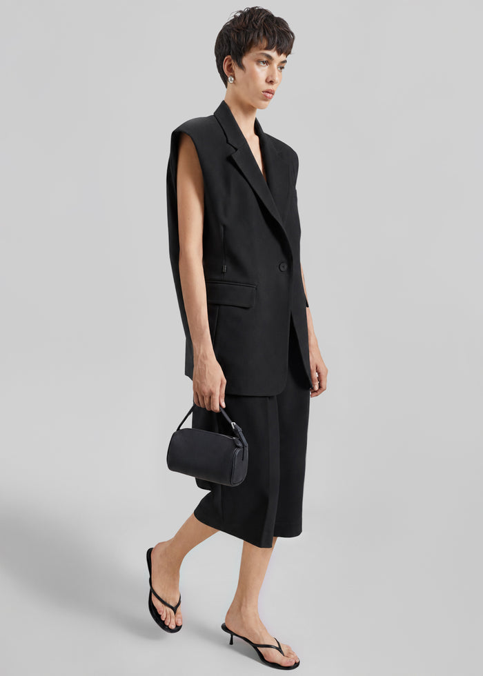 Jag Pleated Bermuda Shorts - Black