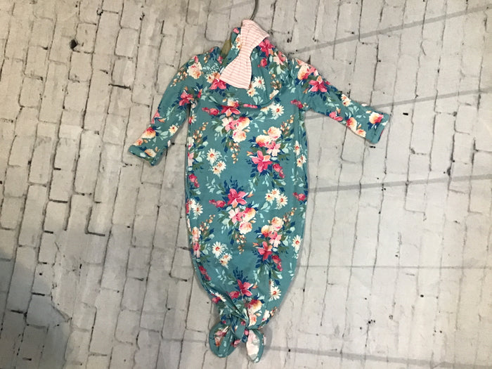 knotted sleep gown and hat sets