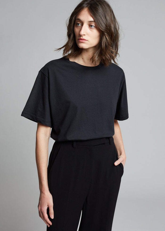Lilou Simple Tee - Black top The Frankie Shop