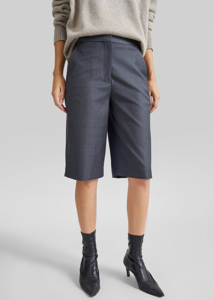 Loulou de Saison Robi Tailored Bermuda - Anthracite Melange