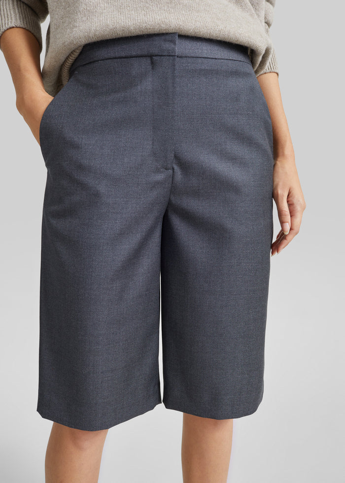 Loulou de Saison Robi Tailored Bermuda - Anthracite Melange