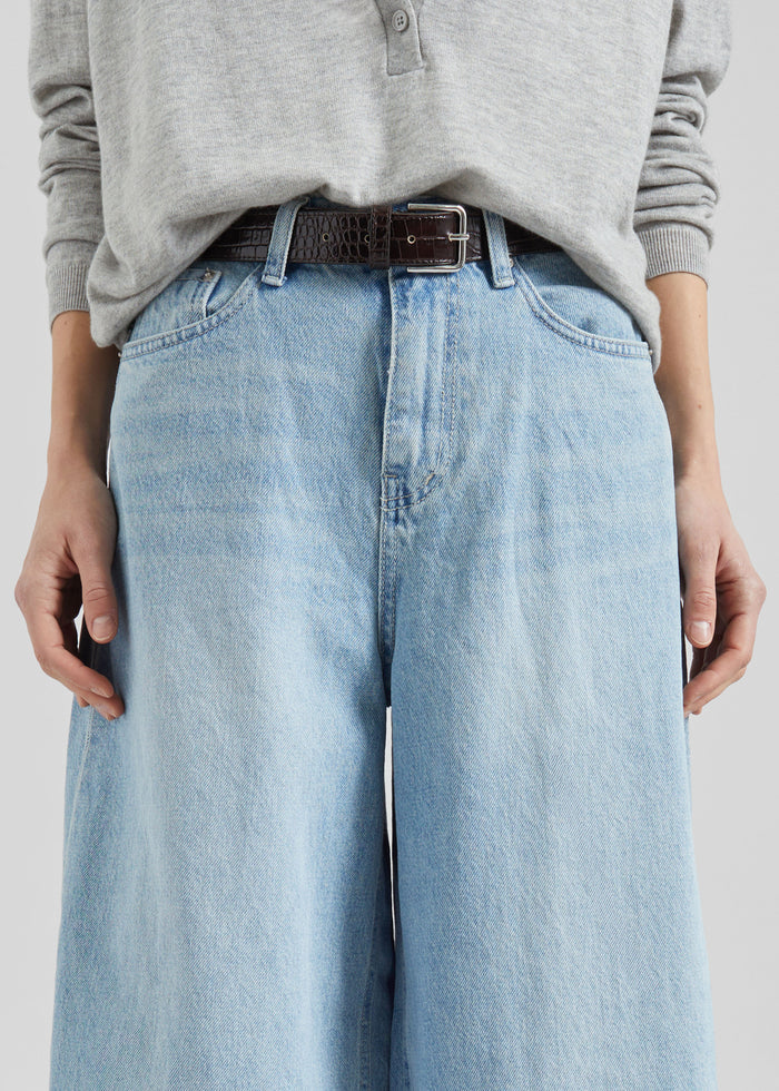 Lucena Barrel-Leg Jeans - Light Wash