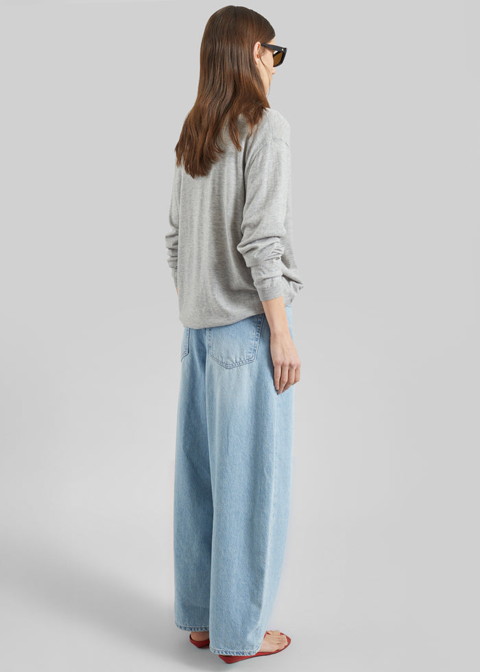Lucena Barrel-Leg Jeans - Light Wash