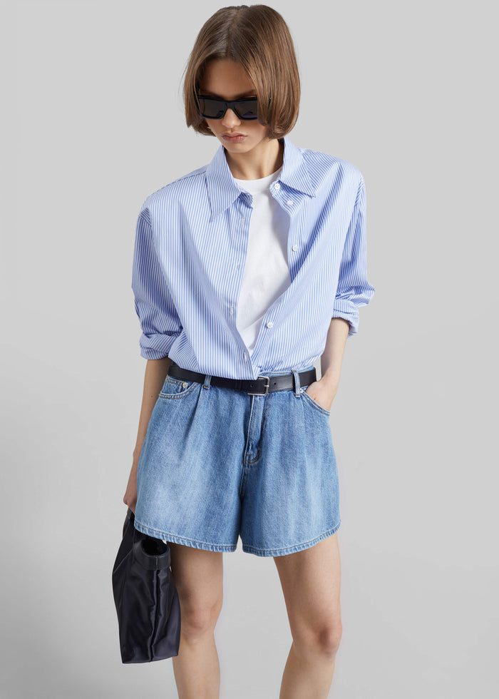 Mojave Pleated Denim Shorts - Medium Wash