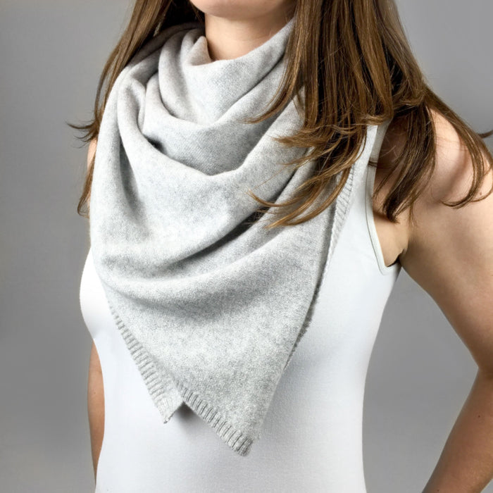 Woman wearing a MORI´s cashmere blanket