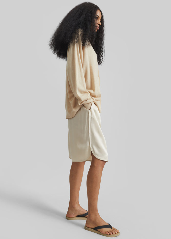 Nelis Silk Bermuda Shorts - Champagne