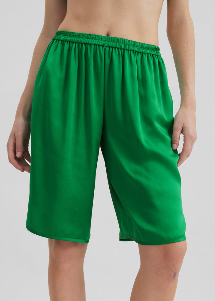 Nelis Silk Bermuda Shorts - Kelly Green