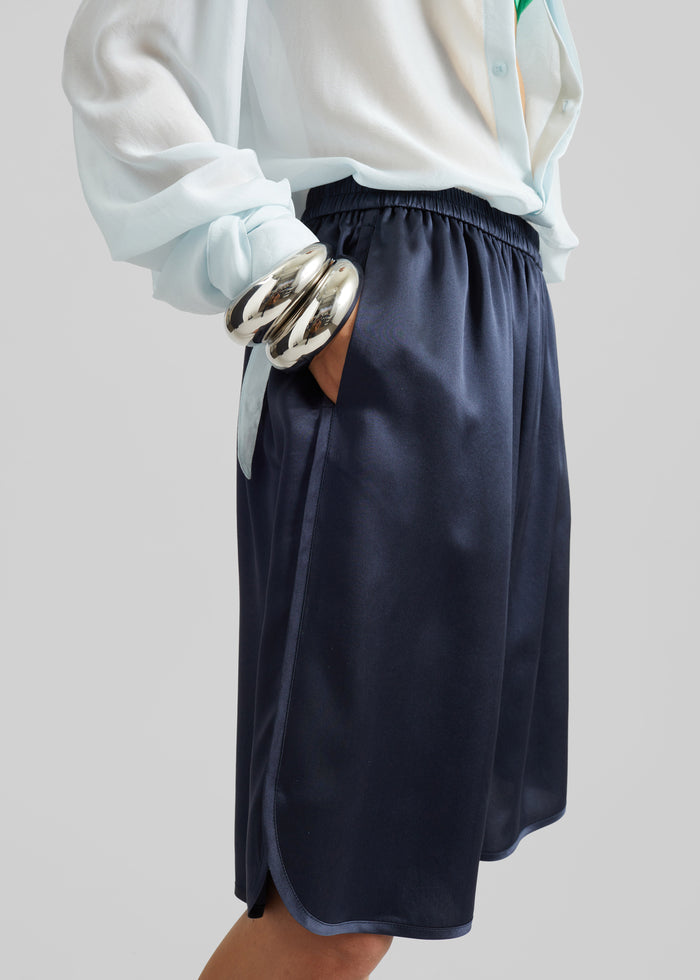 Nelis Silk Bermuda Shorts - Navy