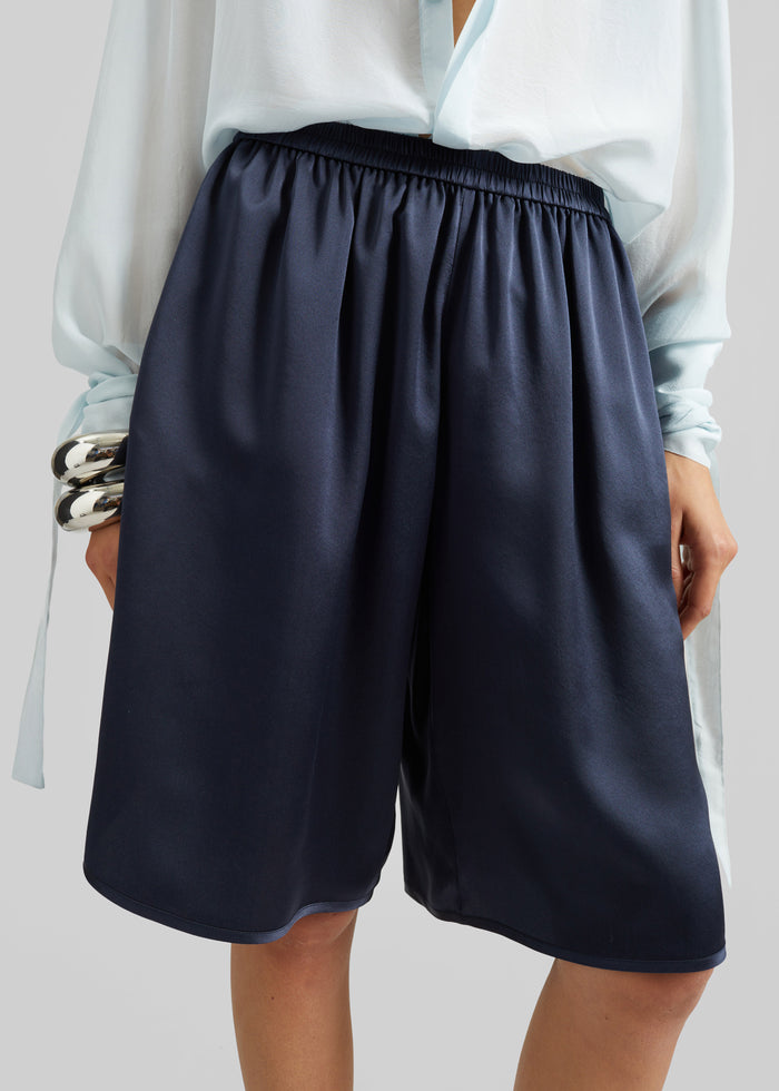 Nelis Silk Bermuda Shorts - Navy