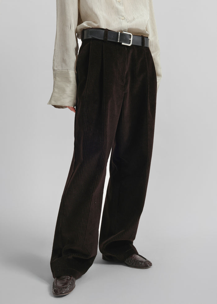 Norstrand Pleated Corduroy Trousers - Dark Brown