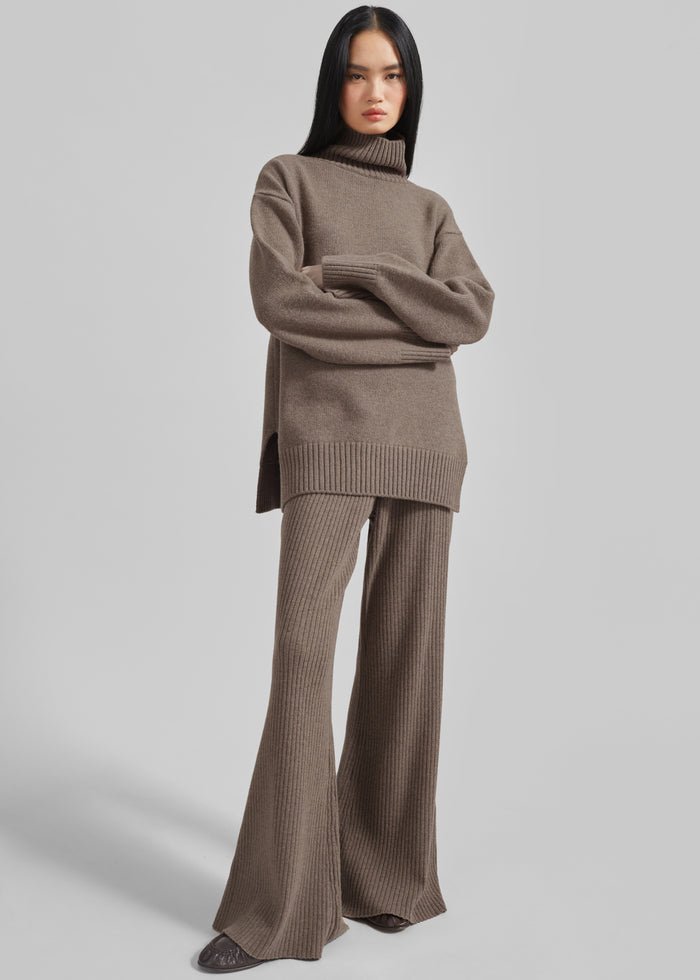 Odense Turtleneck Sweater - Brown