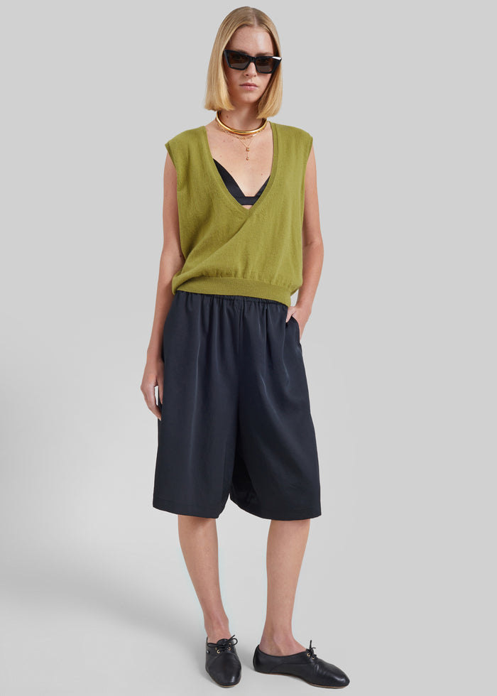 Olyne Satin Wide Bermuda Shorts - Black