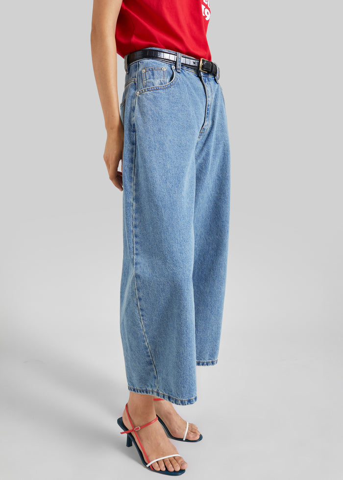 Palmi Cropped Barrel Leg Jeans - Medium Wash