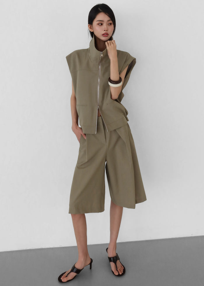 Rove Pleated Bermuda Shorts - Olive