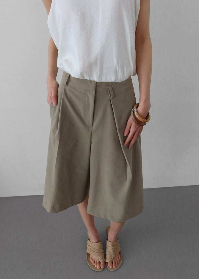 Rove Pleated Bermuda Shorts - Olive