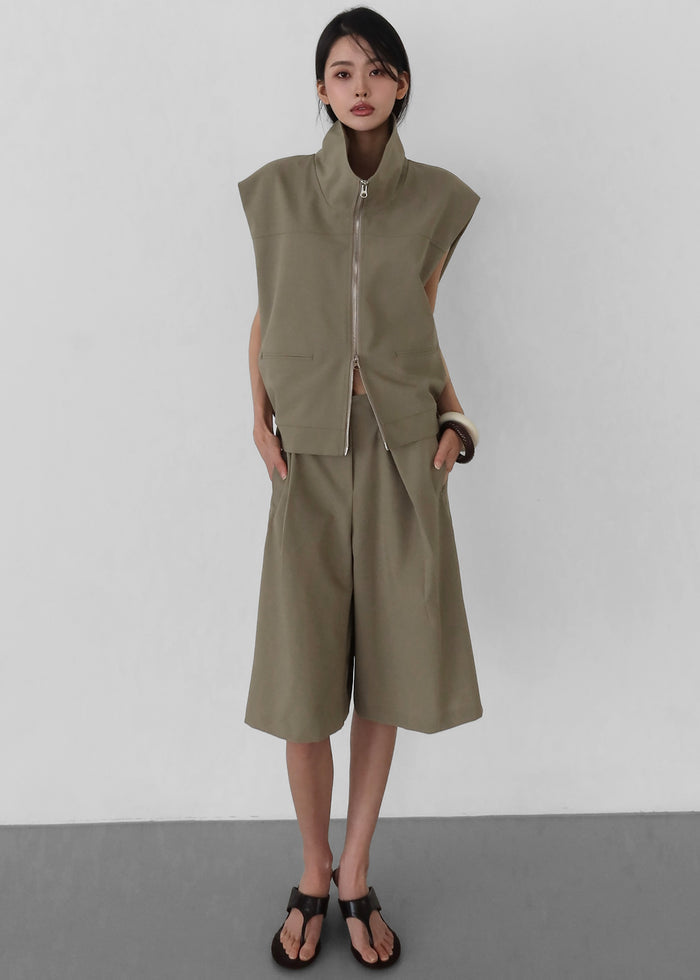 Rove Pleated Bermuda Shorts - Olive